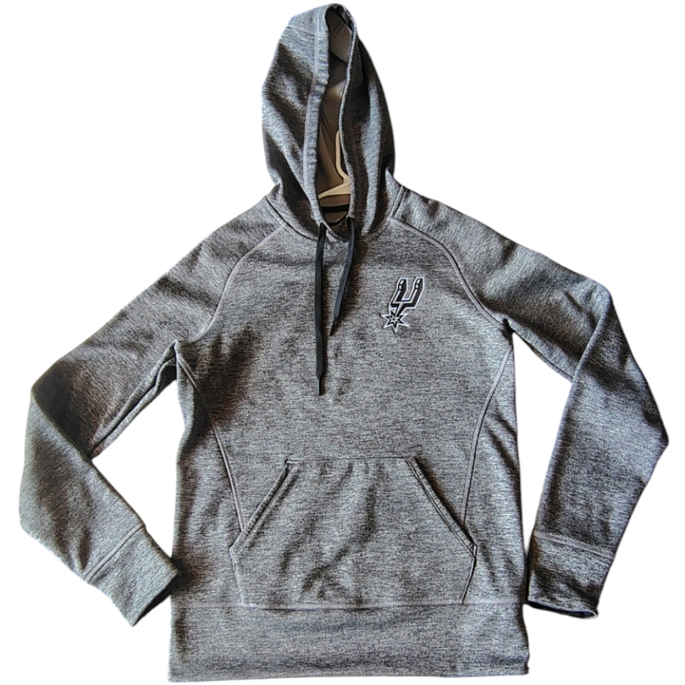 Gray hooded sweatshirt with lining inside to protect from the cold with front ka